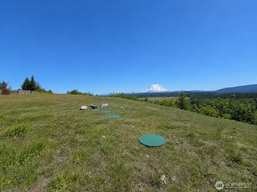 Property photo for 44411 14th Avenue E, Eatonville photo 2