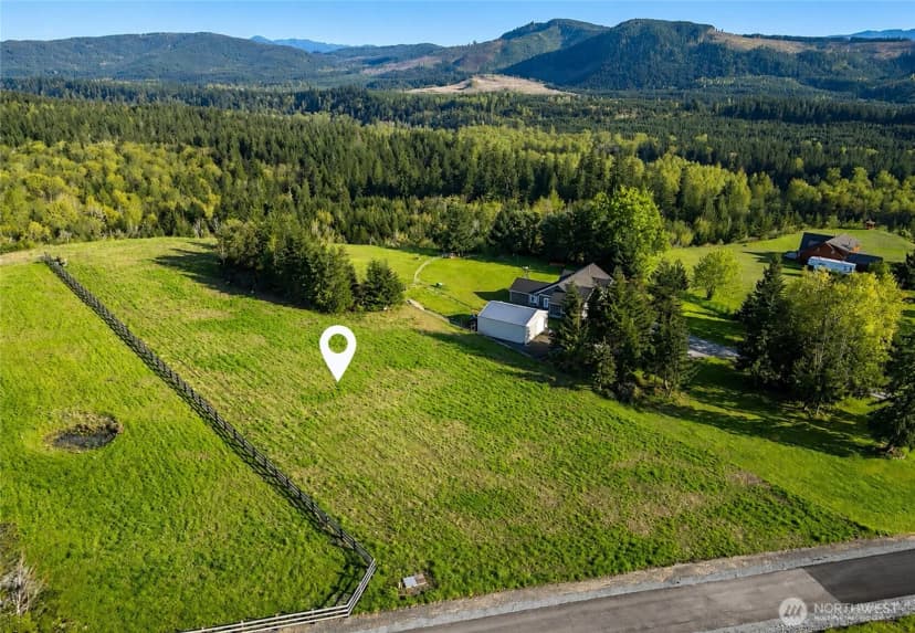 Property photo for 44411 14th Avenue E, Eatonville photo 9