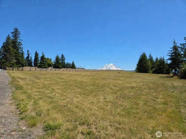 Property photo for 44411 14th Avenue E, Eatonville