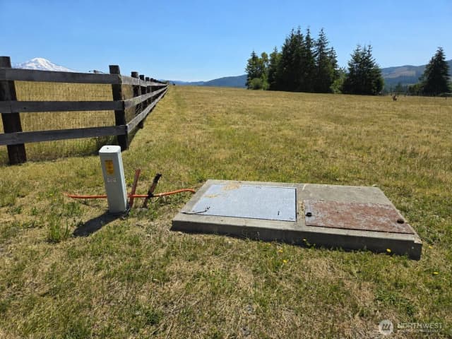 Property photo for 44411 14th Avenue E, Eatonville photo 3