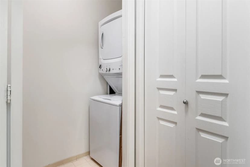 Property photo for 2000 Alaskan Way #543, Seattle photo 24