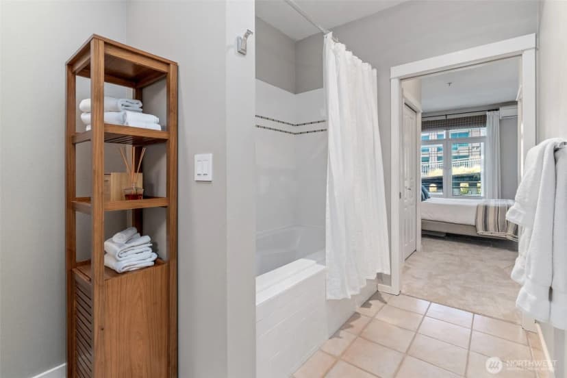 Property photo for 2000 Alaskan Way #543, Seattle photo 23