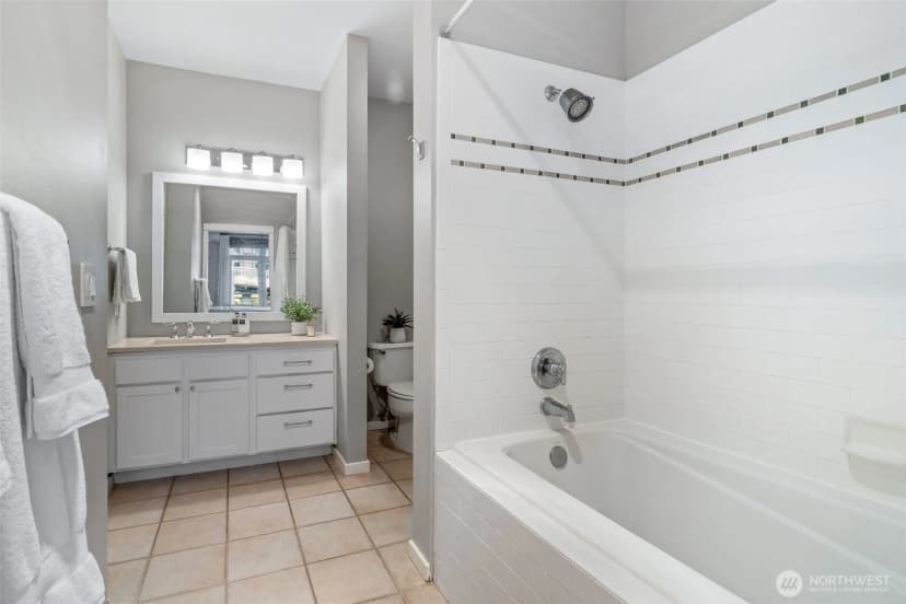 Property photo for 2000 Alaskan Way #543, Seattle photo 21