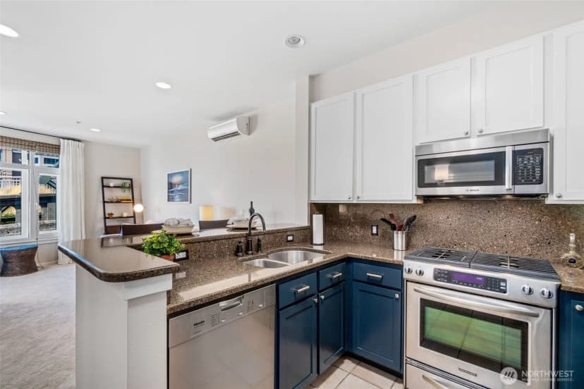 Property photo for 2000 Alaskan Way #543, Seattle photo 9