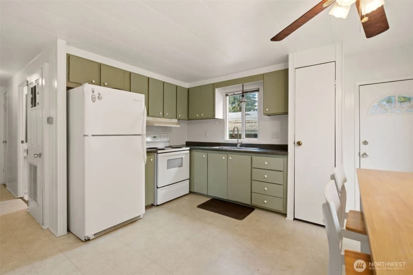 Property photo for 7301 Ne 175th Street #101, Kenmore photo 12