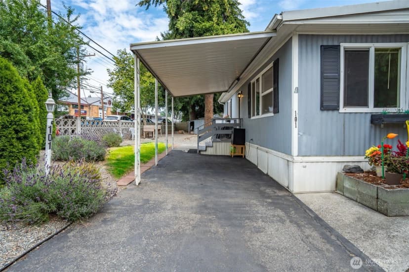 Property photo for 7301 Ne 175th Street #101, Kenmore photo 24
