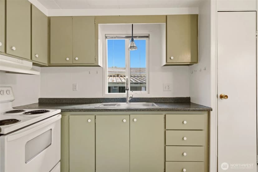 Property photo for 7301 Ne 175th Street #101, Kenmore photo 13