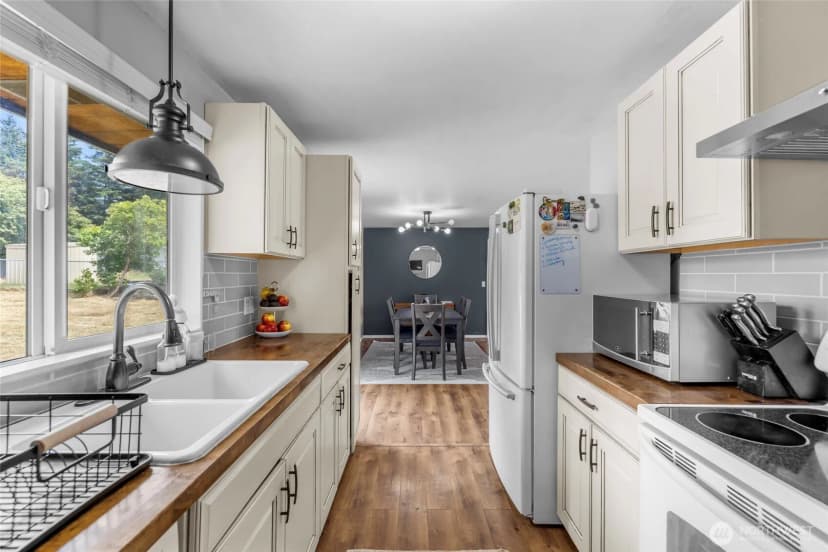 Property photo for 1580 Ne 11th Avenue, Oak Harbor photo 12