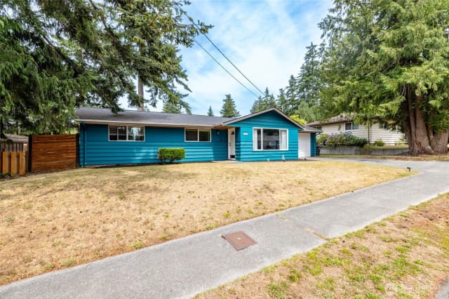 Property photo for 1580 Ne 11th Avenue, Oak Harbor photo 3