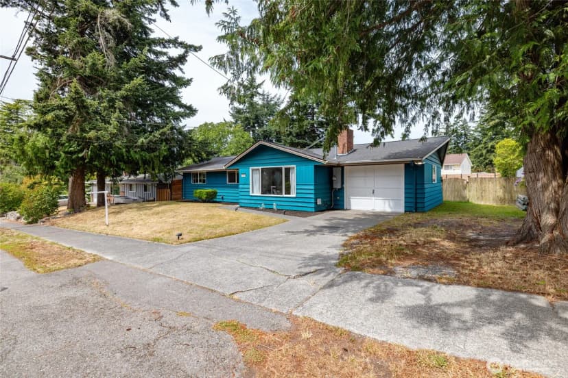 Property photo for 1580 Ne 11th Avenue, Oak Harbor photo 2