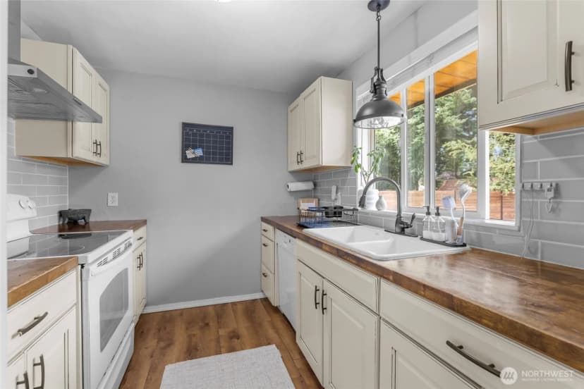 Property photo for 1580 Ne 11th Avenue, Oak Harbor photo 13