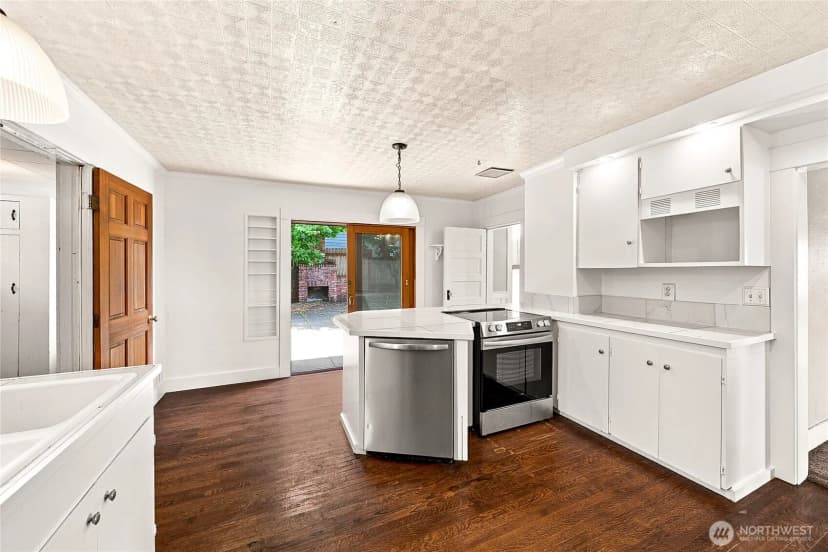 Property photo for 400 Cedar Avenue S, Renton photo 14