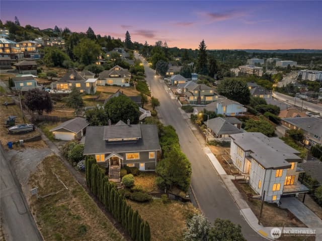 Property photo for 400 Cedar Avenue S, Renton photo 2