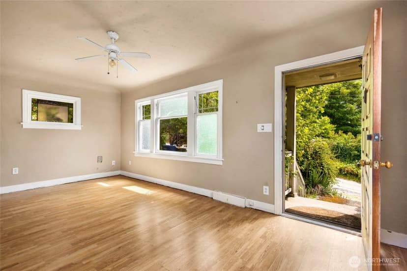 Property photo for 1024 S Director Street, Seattle photo 5