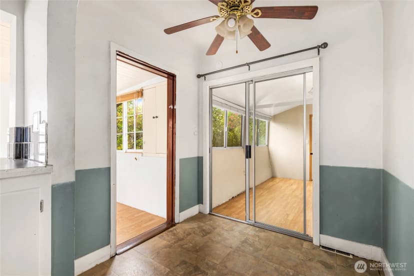Property photo for 1024 S Director Street, Seattle photo 15
