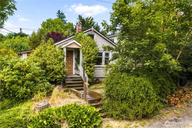 Property photo for 1024 S Director Street, Seattle photo 2