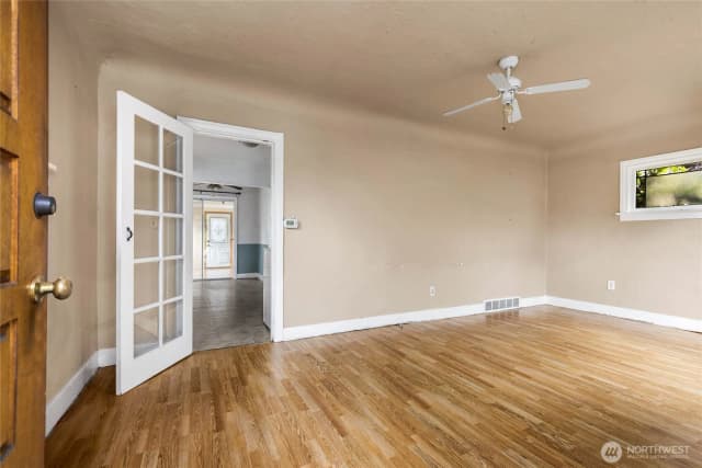 Property photo for 1024 S Director Street, Seattle photo 4