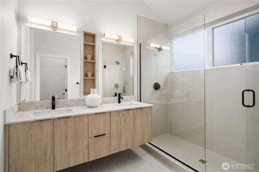 Property photo for 106 29th Avenue E, Seattle photo 10