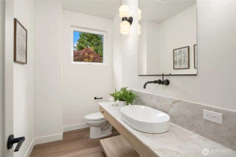 Property photo for 106 29th Avenue E, Seattle photo 8