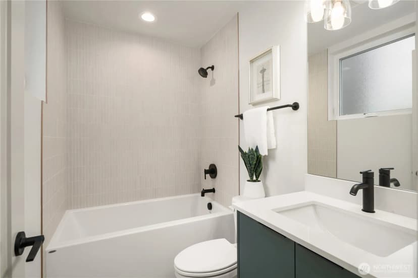 Property photo for 106 29th Avenue E, Seattle photo 19