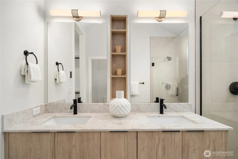 Property photo for 106 29th Avenue E, Seattle photo 11