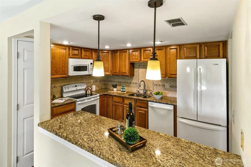 Property photo for 16929 Inglewood Road Ne #c302, Kenmore photo 12