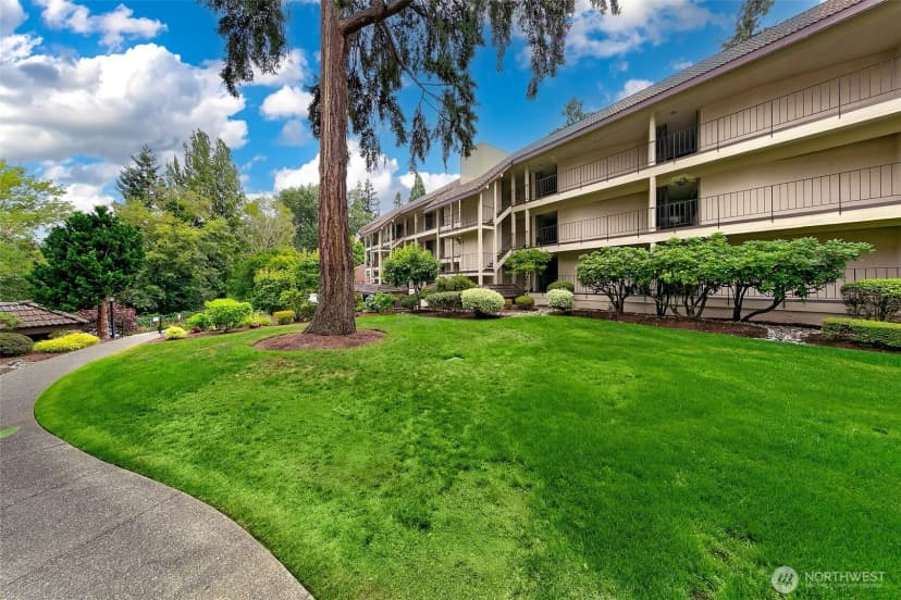 Property photo for 16929 Inglewood Road Ne #c302, Kenmore photo 2