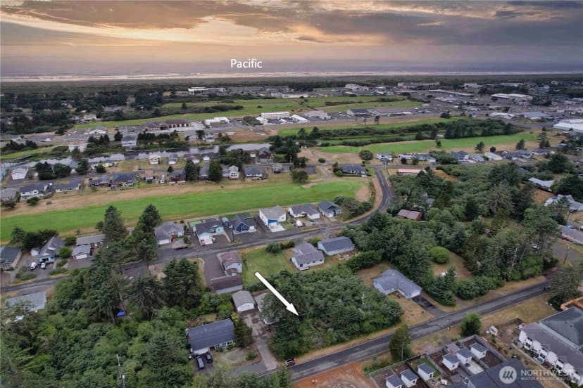 Property photo for 561 Dolphin Avenue Ne, Ocean Shores