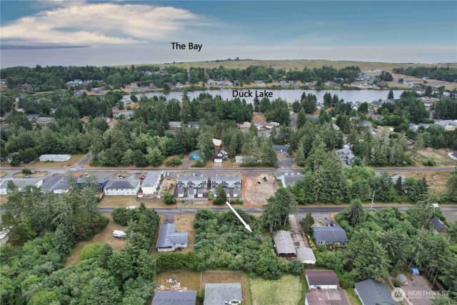Property photo for 561 Dolphin Avenue Ne, Ocean Shores photo 3