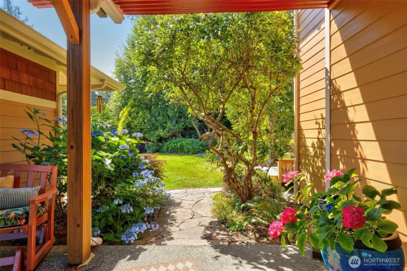 Property photo for 19061 Harris Avenue Ne, Suquamish photo 7