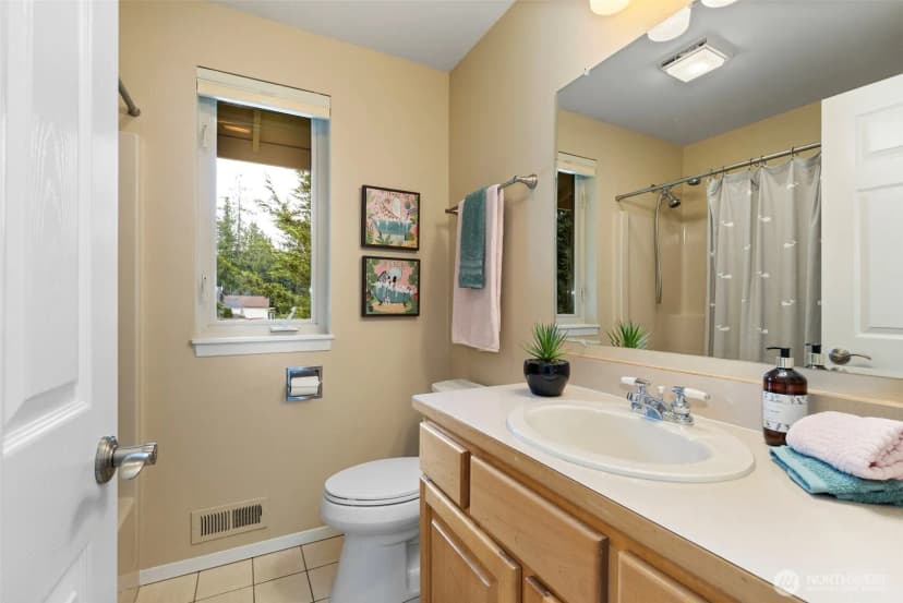 Property photo for 19061 Harris Avenue Ne, Suquamish photo 29