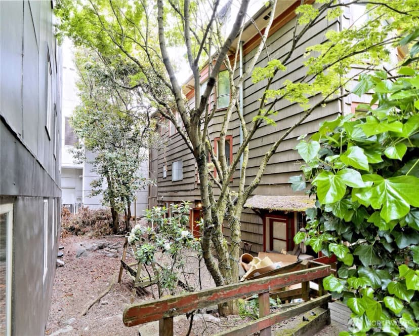Property photo for 1210 E Pine Street, Seattle photo 13