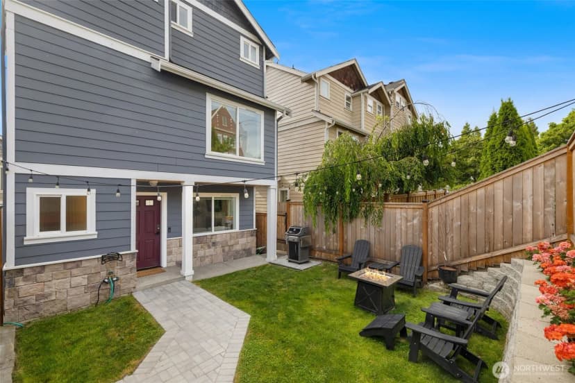 Property photo for 1513 23rd Avenue S, Seattle photo 2