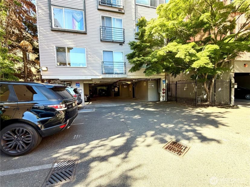 Property photo for 712 E Denny Way #401, Seattle photo 4