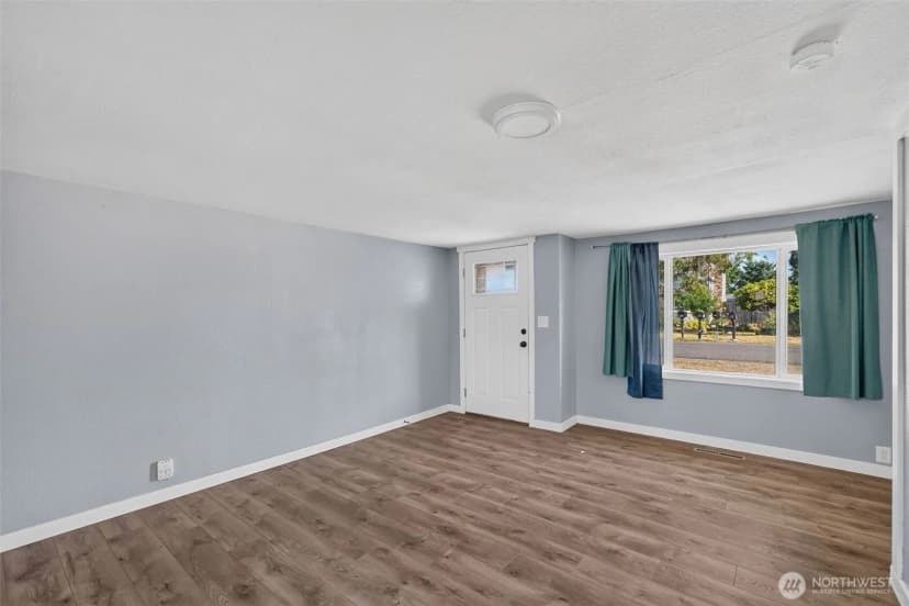 Property photo for 1402 Violet Meadow Street S, Tacoma photo 8