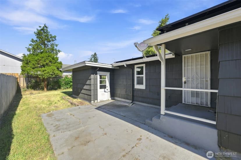 Property photo for 1402 Violet Meadow Street S, Tacoma photo 21