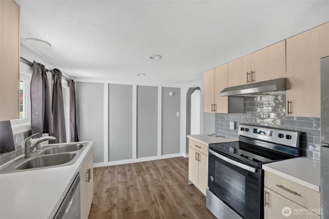 Property photo for 1402 Violet Meadow Street S, Tacoma photo 5