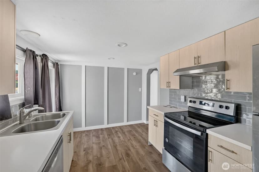 Property photo for 1402 Violet Meadow Street S, Tacoma photo 5