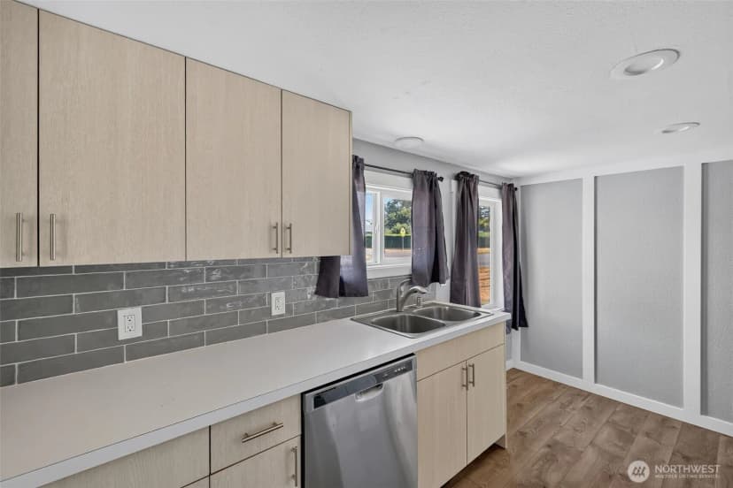 Property photo for 1402 Violet Meadow Street S, Tacoma photo 4