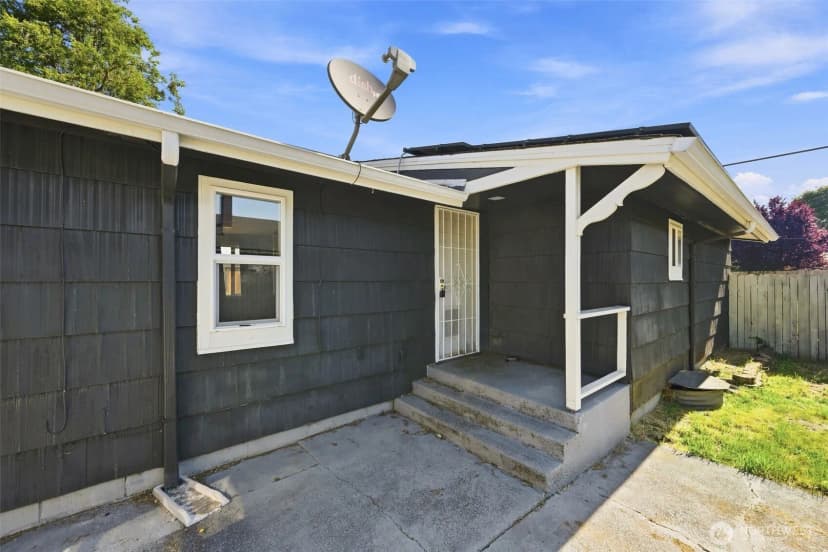 Property photo for 1402 Violet Meadow Street S, Tacoma photo 18