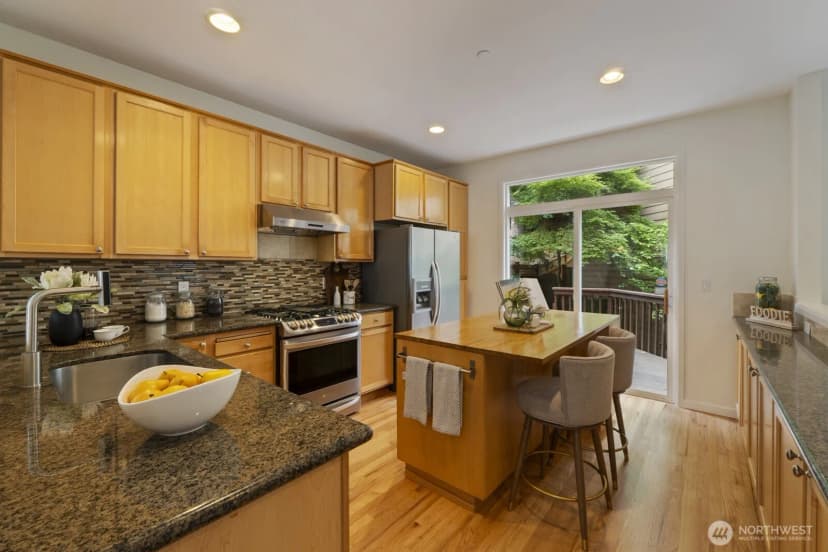 Property photo for 71 Sunset Court Nw, Issaquah photo 7