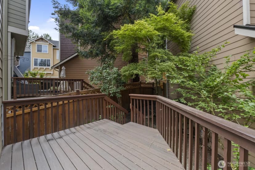 Property photo for 71 Sunset Court Nw, Issaquah photo 32