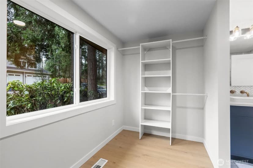 Property photo for 3901 151st Avenue Se, Bellevue photo 20