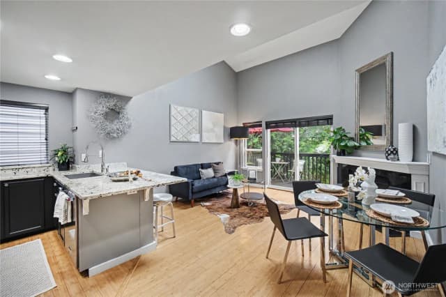 Property photo for 908 Hiawatha Place S #b, Seattle photo 3