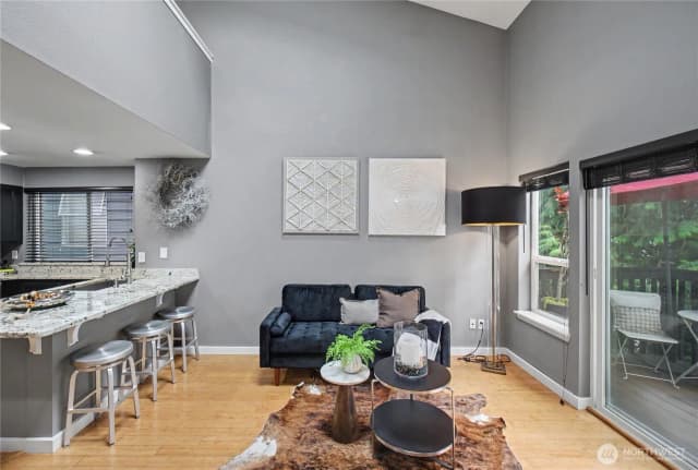 Property photo for 908 Hiawatha Place S #b, Seattle photo 4