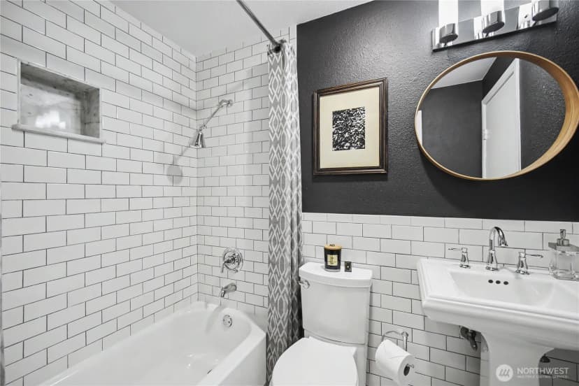Property photo for 908 Hiawatha Place S #b, Seattle photo 24