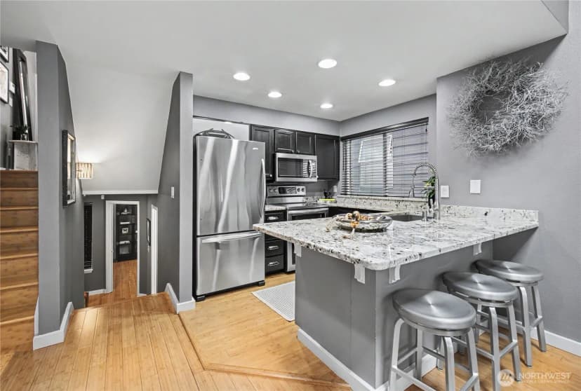 Property photo for 908 Hiawatha Place S #b, Seattle photo 6