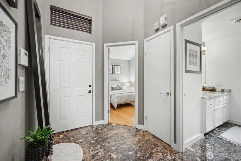 Property photo for 908 Hiawatha Place S #b, Seattle photo 14