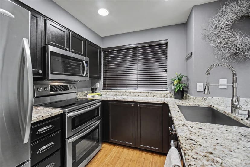 Property photo for 908 Hiawatha Place S #b, Seattle photo 7
