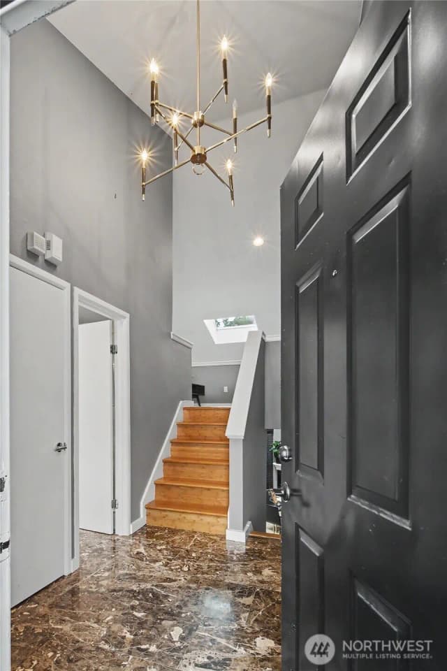 Property photo for 908 Hiawatha Place S #b, Seattle photo 2